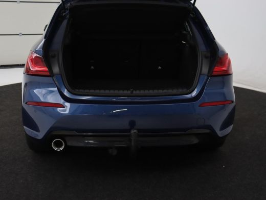 BMW 1 Serie 118i Sport Line | Sportstoelen | Carplay | Half leder | Live Cockpit | Full LED | Navigatie | Sfe... ActivLease financial lease