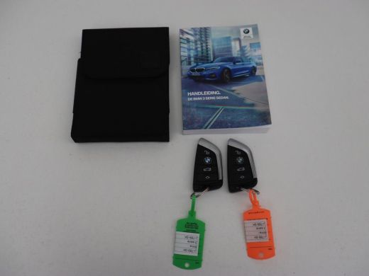 BMW 3 Serie 320i Executive Edition | Sportstoelen | Carplay | Live Cockpit | Half leder | Navigatie | Full LE... ActivLease financial lease