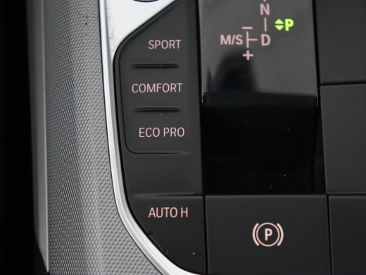 BMW 3 Serie 320i Executive Edition | Sportstoelen | Carplay | Live Cockpit | Half leder | Navigatie | Full LE... ActivLease financial lease