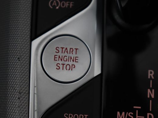 BMW 3 Serie 320i Executive Edition | Sportstoelen | Carplay | Live Cockpit | Half leder | Navigatie | Full LE... ActivLease financial lease