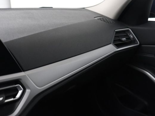 BMW 3 Serie 320i Executive Edition | Sportstoelen | Carplay | Live Cockpit | Half leder | Navigatie | Full LE... ActivLease financial lease