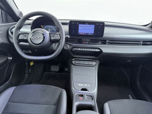 Fiat 600 Sport | Demo deal | 10,25" touchscreen radio met Bluetooth, DAB & USB | Apple Carplay&reg; / Android ... ActivLease financial lease