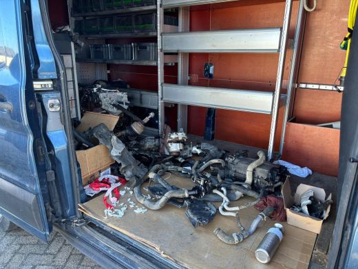 Ford Transit 330 2.0 TDCI L3H2 Trend | 3 Zitplaatsen | Trekhaak | Parkeer Camera | LET OP MOTOR STUK ActivLease financial lease