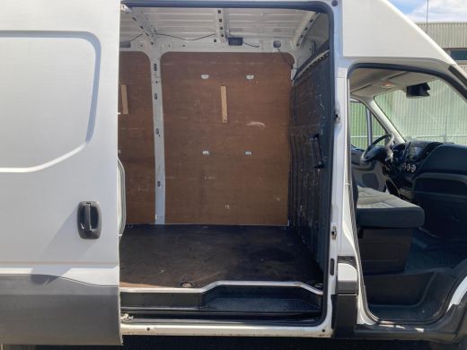 Iveco Daily 35-140 Automaat | 2017 | Euro 6 | Trekhaak | Airco ActivLease financial lease