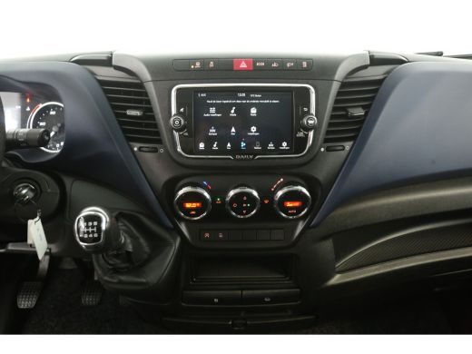 Iveco Daily 35S16V 2.3 352 L2H1 | 3500kg Trekgew. | Airco | Cruise | Carplay | 3 Zits | Trekhaak | Imperiaal ActivLease financial lease