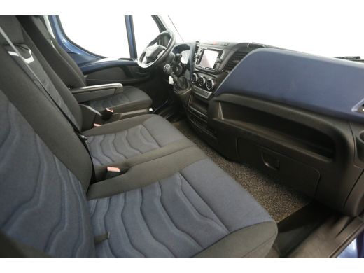 Iveco Daily 35S16V 2.3 352 L2H1 | 3500kg Trekgew. | Airco | Cruise | Carplay | 3 Zits | Trekhaak | Imperiaal ActivLease financial lease