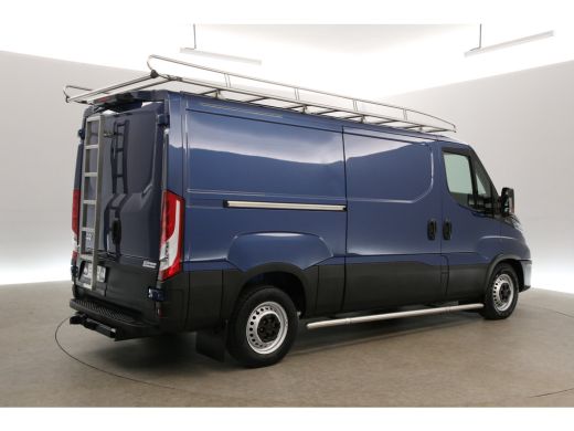 Iveco Daily 35S16V 2.3 352 L2H1 | 3500kg Trekgew. | Airco | Cruise | Carplay | 3 Zits | Trekhaak | Imperiaal ActivLease financial lease