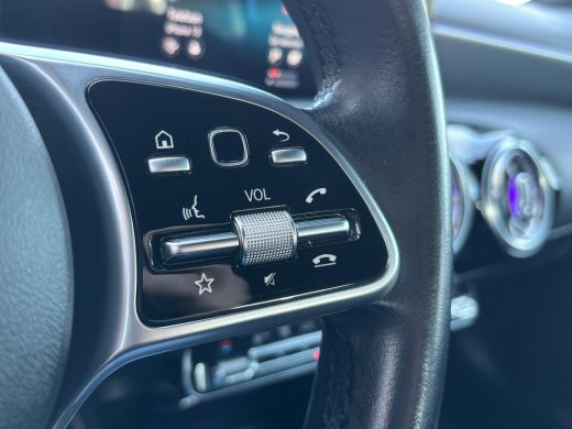 Mercedes-Benz A-Klasse 160 Business Solution Luxury | Sfeerverlichting | Mbux | Leer | Stoelverwarming ActivLease financial lease