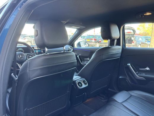Mercedes-Benz A-Klasse 160 Business Solution Luxury | Sfeerverlichting | Mbux | Leer | Stoelverwarming ActivLease financial lease