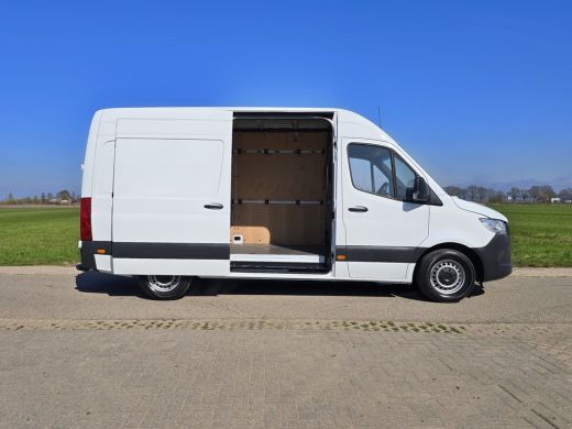 Mercedes-Benz Sprinter 315 1.9 CDI L2 H2 RWD 150 Pk - Euro 6 - Airco - Cruise Control - ParkeerCamera ActivLease financial lease