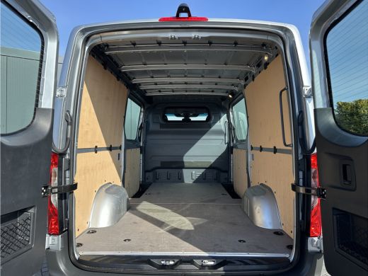 Mercedes-Benz Sprinter 317 CDI 9G-TRONIC / L2H1 / RWD / 3.500 KG AHG / 2x SCHUIFDEUR / CAMERA / CRUISE / BLIND SPOT / CA... ActivLease financial lease