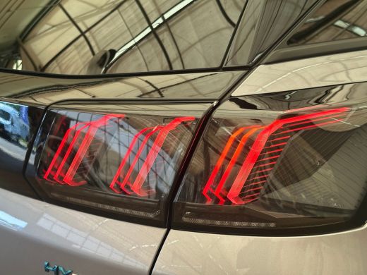 Peugeot 3008 1.6 HYbrid 225 GT Black Pack | Camera | Focal | Carplay | 19" Lichtmetaal | Adaptieve Cruise | Le... ActivLease financial lease