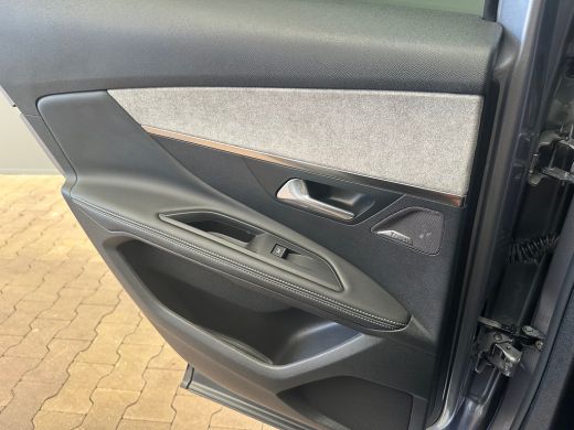 Peugeot 3008 1.6 HYbrid 225 GT Black Pack | Camera | Focal | Carplay | 19" Lichtmetaal | Adaptieve Cruise | Le... ActivLease financial lease