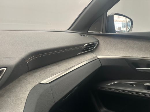 Peugeot 3008 1.6 HYbrid 225 GT Black Pack | Camera | Focal | Carplay | 19" Lichtmetaal | Adaptieve Cruise | Le... ActivLease financial lease