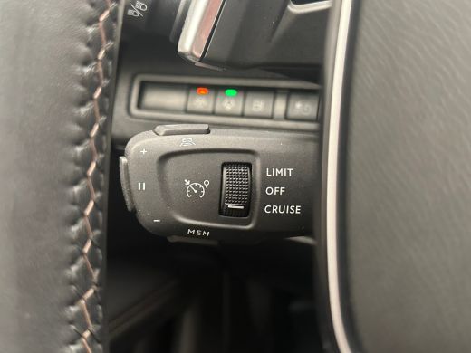 Peugeot 3008 1.6 HYbrid 225 GT Black Pack | Camera | Focal | Carplay | 19" Lichtmetaal | Adaptieve Cruise | Le... ActivLease financial lease