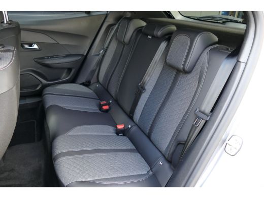 Peugeot e-2008 EV 156PK 54KWH ALLURE AUTOMAAT / NAVI / CLIMA / CAMERA / 17"LMV / FULL-LED / PDC / BLUETOOTH / CR... ActivLease financial lease