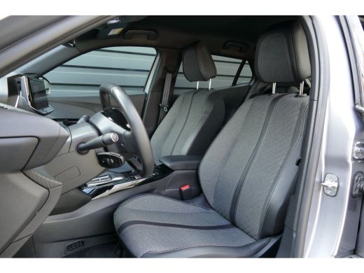 Peugeot e-2008 EV 156PK 54KWH ALLURE AUTOMAAT / NAVI / CLIMA / CAMERA / 17"LMV / FULL-LED / PDC / BLUETOOTH / CR... ActivLease financial lease