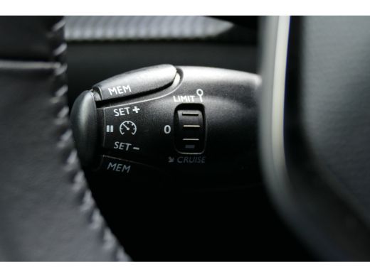 Peugeot e-2008 EV 156PK 54KWH ALLURE AUTOMAAT / NAVI / CLIMA / CAMERA / 17"LMV / FULL-LED / PDC / BLUETOOTH / CR... ActivLease financial lease