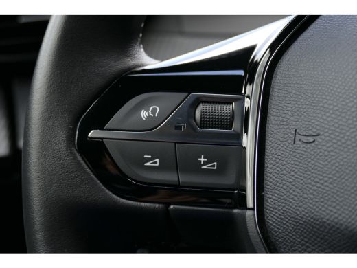 Peugeot e-2008 EV 156PK 54KWH ALLURE AUTOMAAT / NAVI / CLIMA / CAMERA / 17"LMV / FULL-LED / PDC / BLUETOOTH / CR... ActivLease financial lease