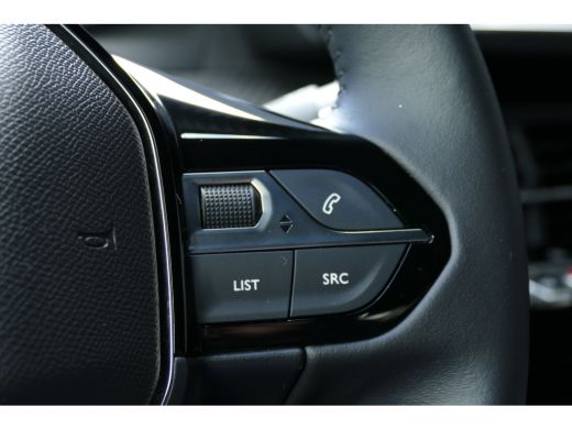 Peugeot e-2008 EV 156PK 54KWH ALLURE AUTOMAAT / NAVI / CLIMA / CAMERA / 17"LMV / FULL-LED / PDC / BLUETOOTH / CR... ActivLease financial lease