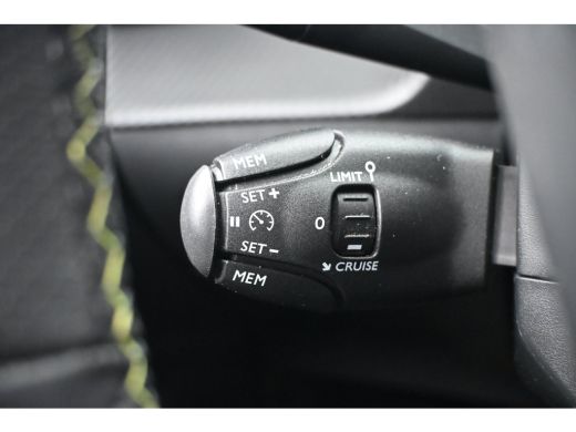 Peugeot e-2008 EV GT 54 kWh 94,6%SOH! | 360 Camera | Achteruitrijcamera | Navigatie | Keyless-Entry | Dodehoek-D... ActivLease financial lease