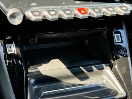 Peugeot e-2008 EV GT Avantage 54 kWh 360 camera | Keyless | Stand kachel | Interieurverlichting | Adeptieve crui... ActivLease financial lease