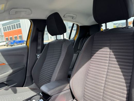 Peugeot e-208 EV Active 50 kWh | All Season Banden | Stoelverwarming | Cruise Control | Navigatie | Apple Carpl... ActivLease financial lease