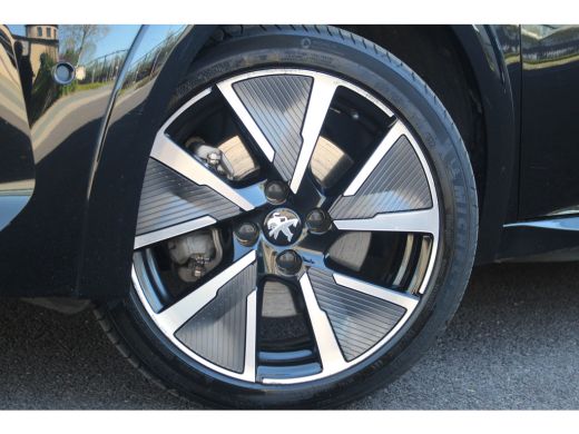 Peugeot e-208 EV GT 350 50 kWh | Camera | St. Verwarming | CarPlay | Climate & Cruise C. | PDC V&A | 17" LMV | ... ActivLease financial lease