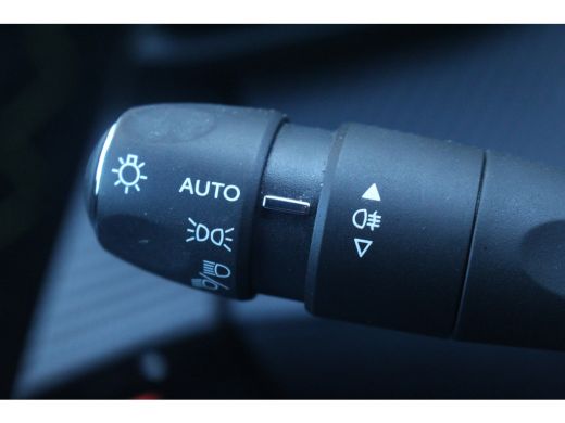 Peugeot e-208 EV GT 350 50 kWh | Camera | St. Verwarming | CarPlay | Climate & Cruise C. | PDC V&A | 17" LMV | ... ActivLease financial lease