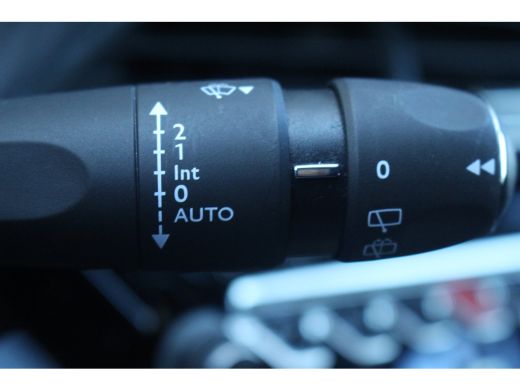 Peugeot e-208 EV GT 350 50 kWh | Camera | St. Verwarming | CarPlay | Climate & Cruise C. | PDC V&A | 17" LMV | ... ActivLease financial lease