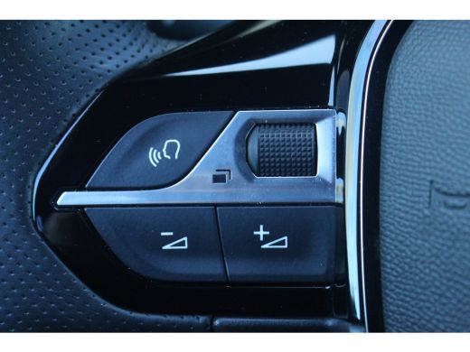 Peugeot e-208 EV GT 350 50 kWh | Camera | St. Verwarming | CarPlay | Climate & Cruise C. | PDC V&A | 17" LMV | ... ActivLease financial lease