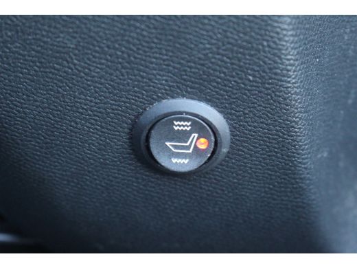 Peugeot e-208 EV GT 350 50 kWh | Camera | St. Verwarming | CarPlay | Climate & Cruise C. | PDC V&A | 17" LMV | ... ActivLease financial lease