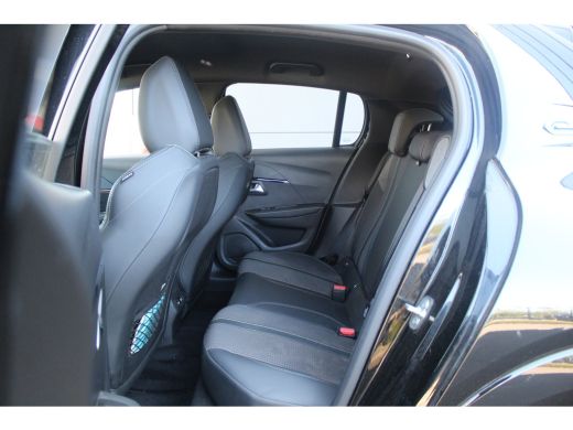 Peugeot e-208 EV GT 350 50 kWh | Camera | St. Verwarming | CarPlay | Climate & Cruise C. | PDC V&A | 17" LMV | ... ActivLease financial lease