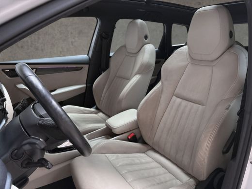 Skoda Karoq 1.5 TSI ACT Deluxe 150Pk Automaat (PANORAMADAK, APPLE CARPLAY, LEDER, ZWART HEMEL, CANTON AUDIO, ... ActivLease financial lease