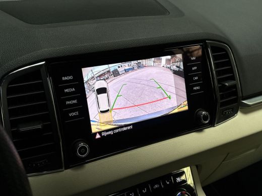 Skoda Karoq 1.5 TSI ACT Deluxe 150Pk Automaat (PANORAMADAK, APPLE CARPLAY, LEDER, ZWART HEMEL, CANTON AUDIO, ... ActivLease financial lease