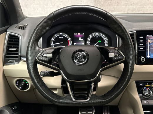 Skoda Karoq 1.5 TSI ACT Deluxe 150Pk Automaat (PANORAMADAK, APPLE CARPLAY, LEDER, ZWART HEMEL, CANTON AUDIO, ... ActivLease financial lease