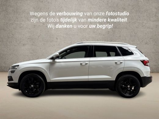 Skoda Karoq 1.5 TSI ACT Deluxe 150Pk Automaat (PANORAMADAK, APPLE CARPLAY, LEDER, ZWART HEMEL, CANTON AUDIO, ... ActivLease financial lease