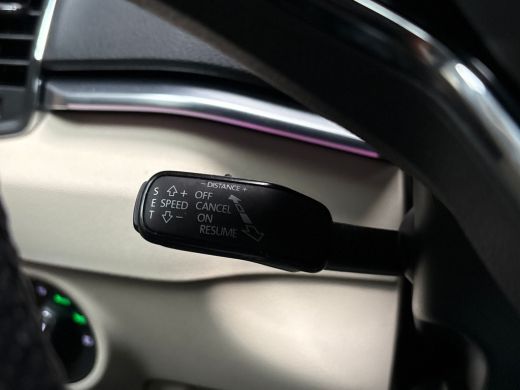 Skoda Karoq 1.5 TSI ACT Deluxe 150Pk Automaat (PANORAMADAK, APPLE CARPLAY, LEDER, ZWART HEMEL, CANTON AUDIO, ... ActivLease financial lease