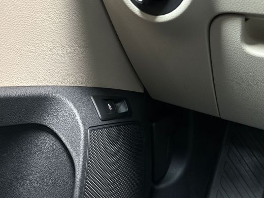 Skoda Karoq 1.5 TSI ACT Deluxe 150Pk Automaat (PANORAMADAK, APPLE CARPLAY, LEDER, ZWART HEMEL, CANTON AUDIO, ... ActivLease financial lease