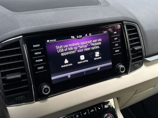 Skoda Karoq 1.5 TSI ACT Deluxe 150Pk Automaat (PANORAMADAK, APPLE CARPLAY, LEDER, ZWART HEMEL, CANTON AUDIO, ... ActivLease financial lease
