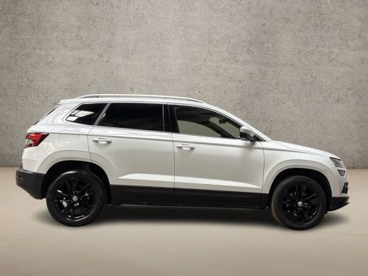 Skoda Karoq 1.5 TSI ACT Deluxe 150Pk Automaat (PANORAMADAK, APPLE CARPLAY, LEDER, ZWART HEMEL, CANTON AUDIO, ... ActivLease financial lease