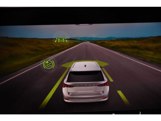 Skoda Octavia Combi Ambition Automaat *1ste Eigenaar*Navigatie*Trekhaak* ActivLease financial lease