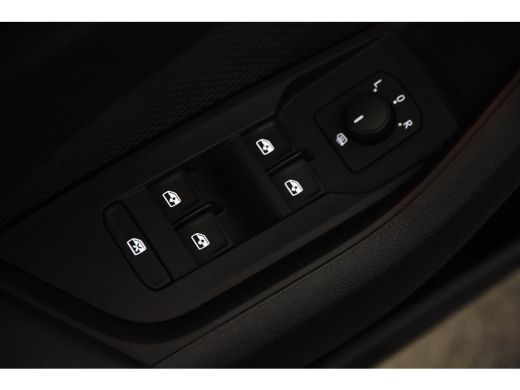 Skoda Octavia Combi Ambition Automaat *1ste Eigenaar*Navigatie*Trekhaak* ActivLease financial lease