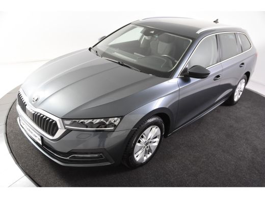 Skoda Octavia Combi Ambition Automaat *1ste Eigenaar*Navigatie*Trekhaak* ActivLease financial lease