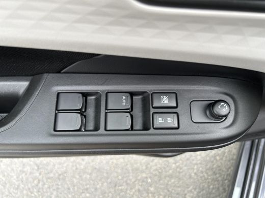 Suzuki Swift 1.2 Select Smart Hybrid ActivLease financial lease