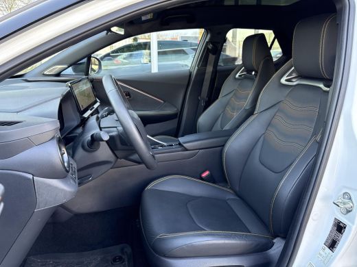 Toyota C-HR 2.0 Hybrid 200 Premi&egrave;re Edition **JBL AUDIO/ 360 CAMERA/ DODEHOEK DETECTIE** ActivLease financial lease