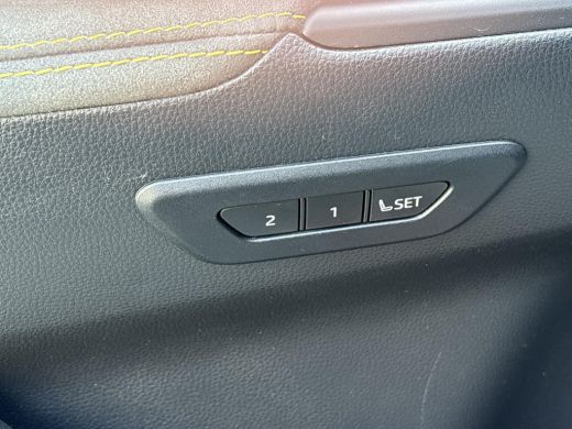 Toyota C-HR 2.0 Hybrid 200 Premi&egrave;re Edition **JBL AUDIO/ 360 CAMERA/ DODEHOEK DETECTIE** ActivLease financial lease