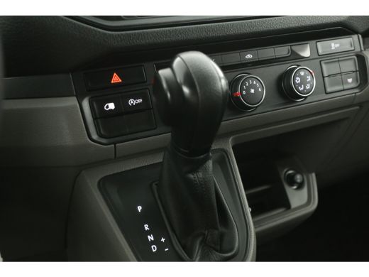 Volkswagen Crafter 2.0 TDI L3H2 140PK | 3000KG Trekgew. | Aut. | Airco | Camera | Carplay | 3 Zits | Navi ActivLease financial lease