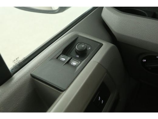 Volkswagen Crafter 2.0 TDI L3H2 140PK | 3000KG Trekgew. | Aut. | Airco | Camera | Carplay | 3 Zits | Navi ActivLease financial lease