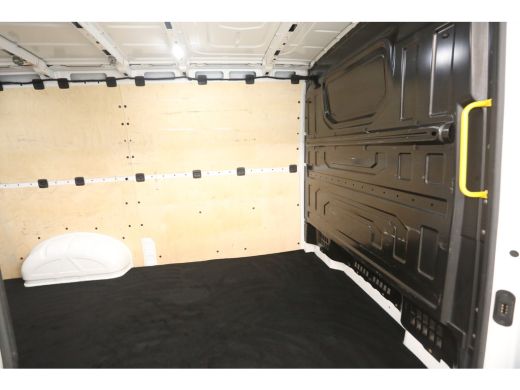 Volkswagen Crafter 2.0 TDI L3H2 140PK | 3000KG Trekgew. | Aut. | Airco | Camera | Carplay | 3 Zits | Navi ActivLease financial lease